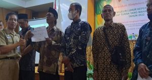 Pembagian KTP Elektronik untuk Penghayat di Yogyakarta oleh Kadisdukcapil