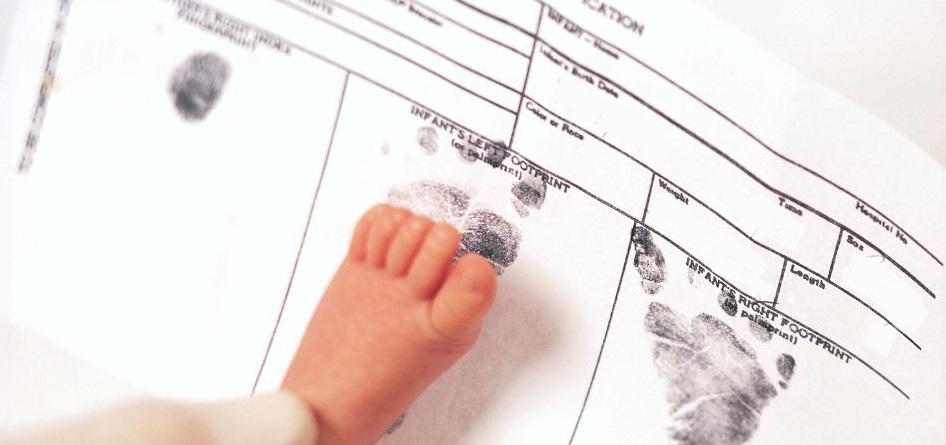Jika melahirkan anak di luar negeri, ketahuilah cara mengurus akta kelahirannya agar tidak ribet di kemudian hari.