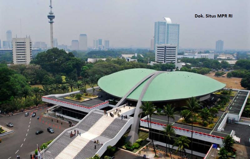 Warga negara geram atas tunjangan rumah Rp. 50 juta per bulan untuk anggota DPR. Hal ini disalurkan dalam bentuk aksi protes Bubarkan DPR