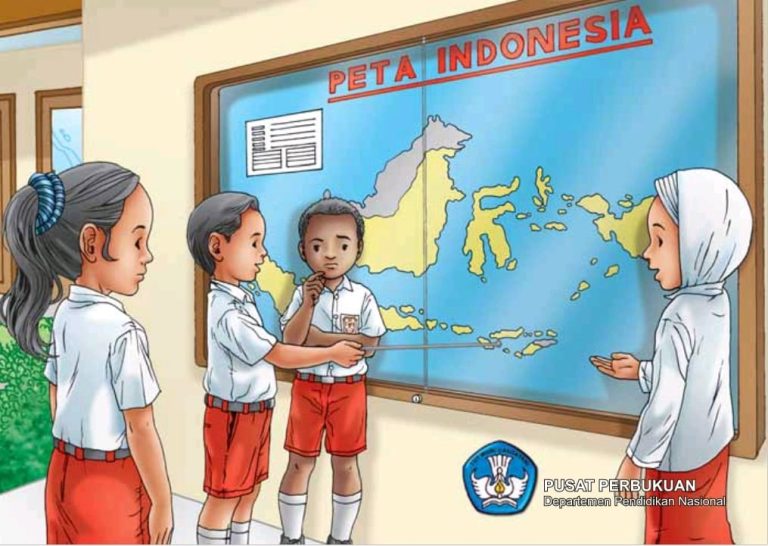 Kurikulum kewarganegaraan di Indonesia disampaikan melalu mata pelajaran Pendidikan Kewarganegaraan atau PKn.