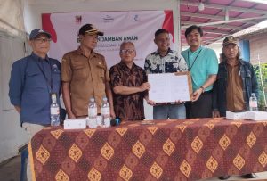 YDKK, IKI, dan Putra Pakuhaji serahkan bantuan 50 sanitasi aman di Desa Boni Sari Kabupaten Tangerang.