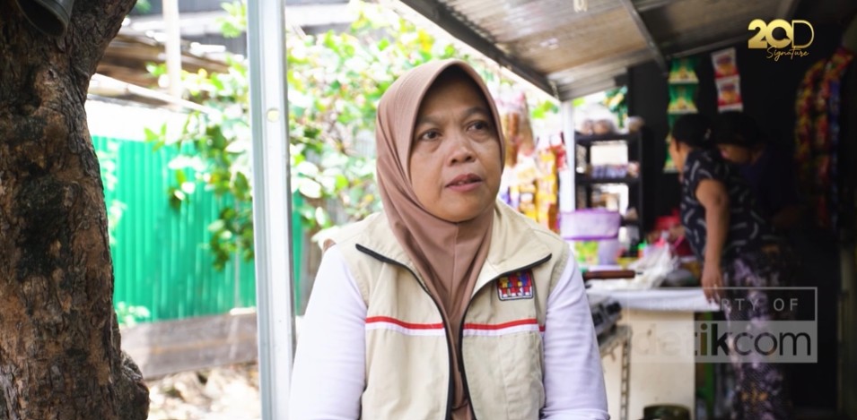 Karni adalah salah seorang Relawan IKI. Ia tinggal di salah satu kampung pemulung Jakarta. Karni adalah relawan kependudukan Institut Kewarganegaraan Indonesia