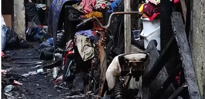 Korban kebakaran palmerah mendapat layanan dokumen kependudukan dan pencatatan sipil dari Dinas Dukcapil.