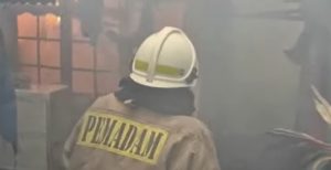 Korban kebakaran palmerah mendapat layanan dokumen kependudukan dan pencatatan sipil dari Dinas Dukcapil.