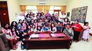 Anak Berkewarganegaraan Ganda dari hasil perkawinan campuran antara WNI dan WNA.