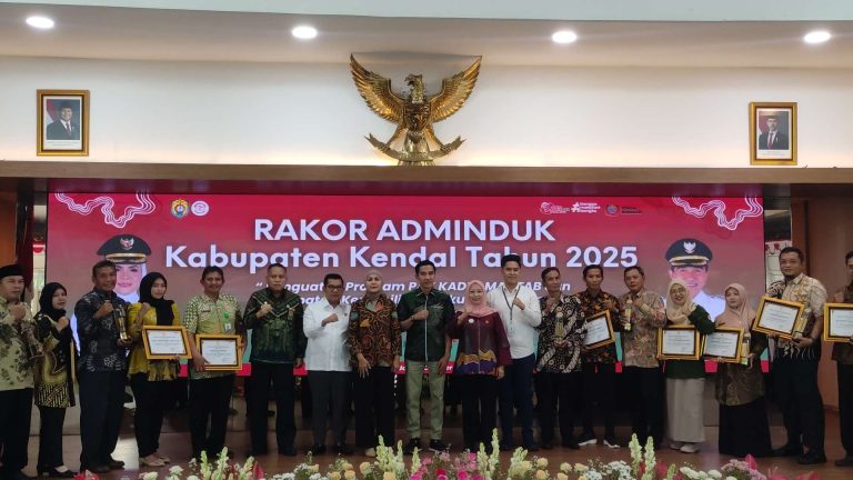 Guna memperkuat pelaksanaan program Pak Kades Mantab. Diadakan pertemuan koordinasi dan sosialisasi pada momentum Rakor Adminduk Kabupaten Kendal.