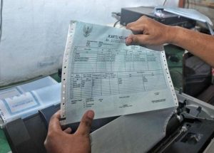 Penduduk saat ini bisa lakukan cetak kk pakai hp. Tidak perlu lagi repot ke kantor dukcapil.