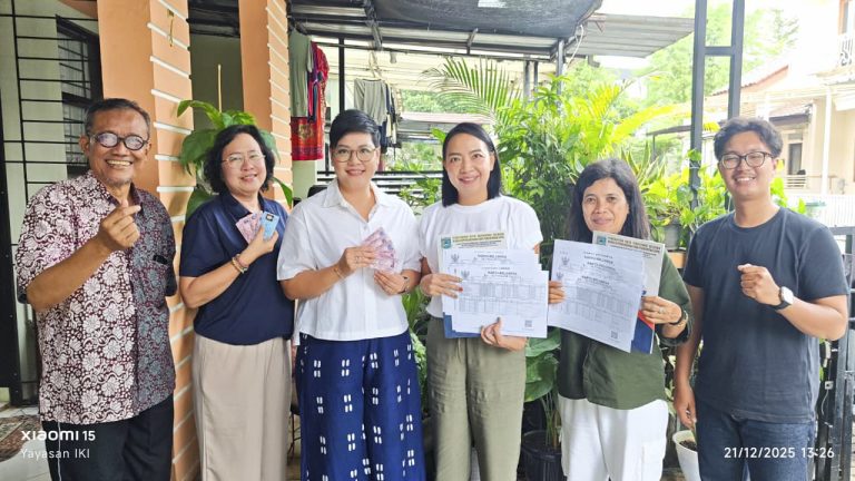 Foto Penyerahan Dokumen Kependudukan