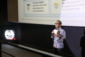 Menko PMK Pratikno menegaskan bahwa pemanfaatan AI tidak boleh lahirkan diskriminasi dalam dunia kerja