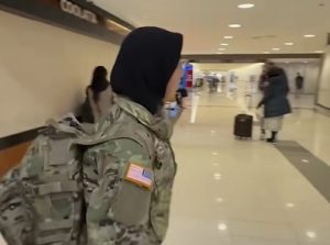 Kasus Syifa seorang WNI yang bergabung ke tentara Amerika Serikat. Berpotensi kehilangan kewarganegaraan Indonesia.