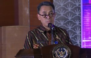 Pendatang baru di DKI Jakarta wajib lapor RT/RW dalam 24 jam tegas Kepala Dinas Dukcapil Denny Wahyu Haryanto.