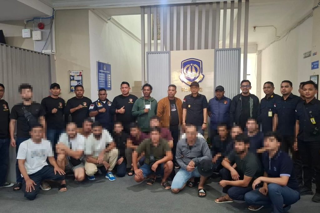 16 WNA Uzbekistan terdampar di Alor sudah Diserahkan Polisi ke Imigrasi.