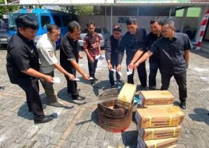Disdukcapil Garut Musnahkan 13.849 KTP Elektronik Rusak Ini Alasannya.