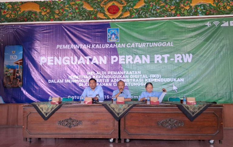Dukcapil Sleman Sosialisasi IKD: Libatkan Pengurus RT dan RW di Kalurahan Caturtunggal.