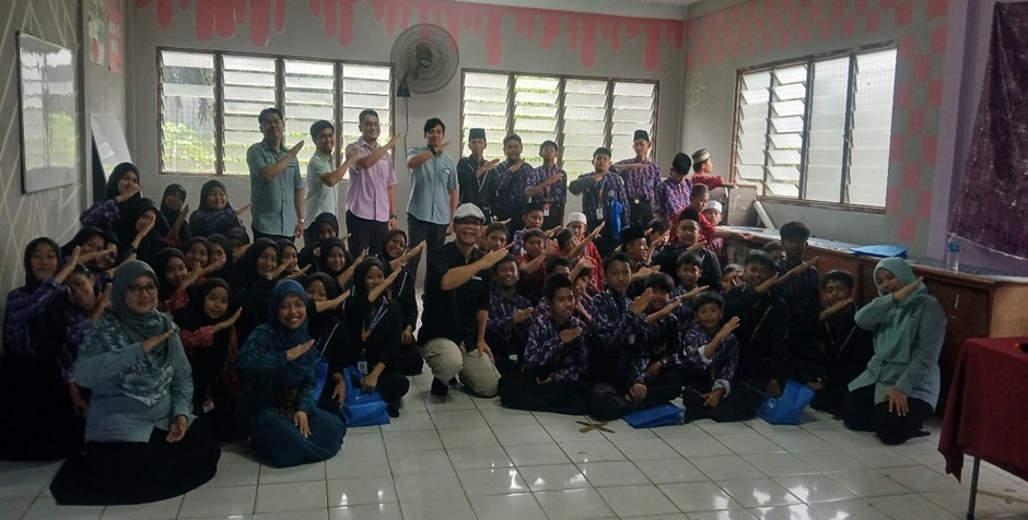 Tim Riset UPI Bandung melakukan Penelitian Kewarganegaraan Anak Migran Indonesia di Tawau, Sabah, Malaysia.
