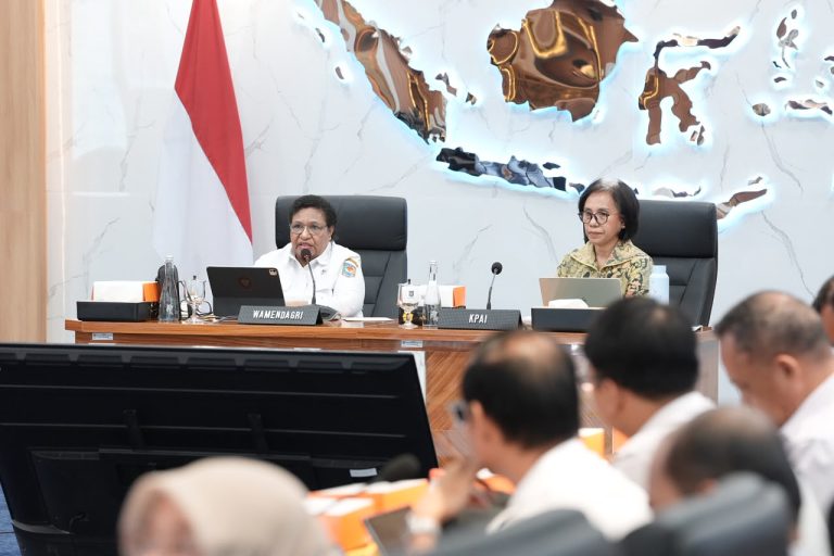 Akta Kelahiran Anak Tembus 96,89%, Wamendagri Target 100% di 2026.