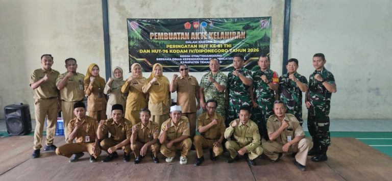 HUT TNI ke-81 Kodim Temanggung adakan Pelayanan Akta Kelahiran di Desa bersama Dinas Dukcapil.