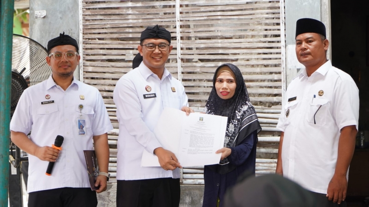 Penegasan Kewarganegaraan diberikan Kepada Ibu Baedah dan 5 Anaknya oleh Ditjen AHU Kemenkum.